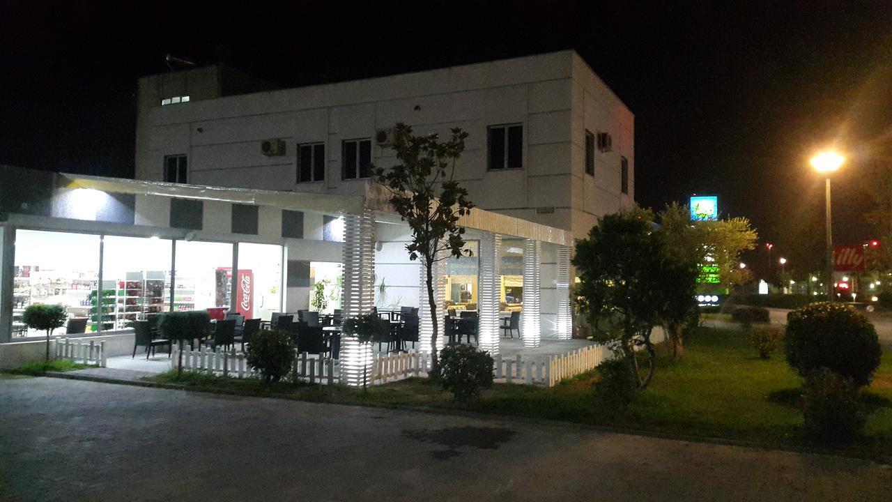 Hotel Alpet Rinas Esterno foto